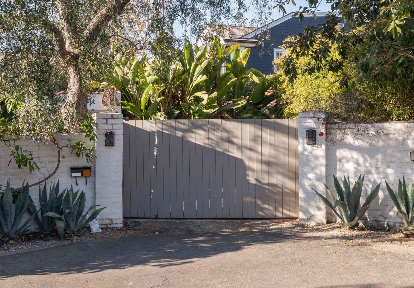 24 Modern Gate Designs for Your Driveway, Front Entryway, or Backyard Fence