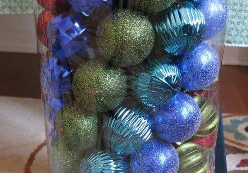 An Easier Way to Make an Ornament Wreath for the Holidays