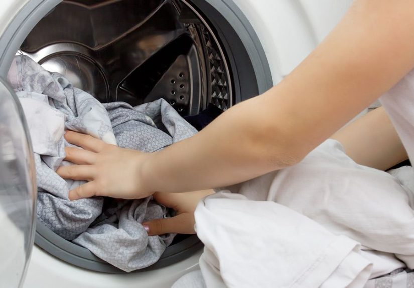 Vinegar in Laundry: Top 8 Benefits That Are Also Earth-Friendly
