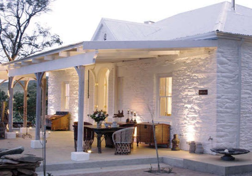 A Whitewashed Villa in South Africa, Breezes Included