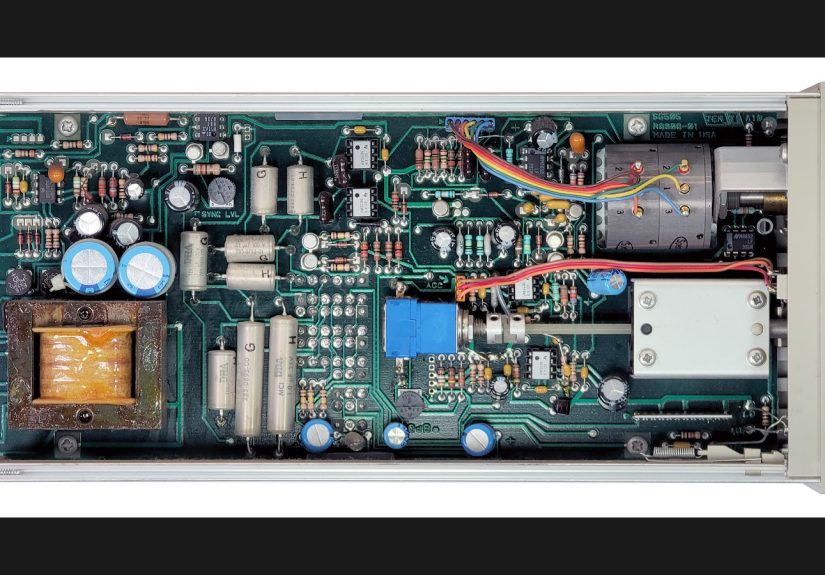 Recreating The Analog Beauty Of A Vintage Tektronix Oscillator